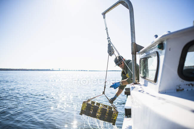 Aquaculture shellfishing for conch an early morning on Narragansett Bay in Rhode Island — Stock Photo