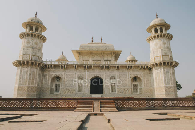 Itmad-ud-Daula, conhecido como o bebê Taj, mausoléu de mármore branco estilo mogol, Agra. — Fotografia de Stock