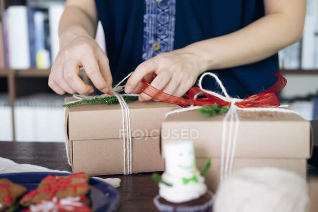 Preparing for Christmas and New Year holidays. Feale wrapping gift box. — Stock Photo