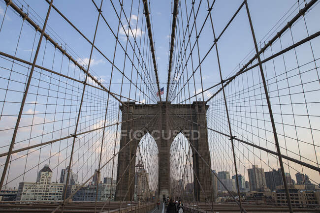 Бруклинский мост в Нью-Йорке, Соединенные Штаты. — стоковое фото