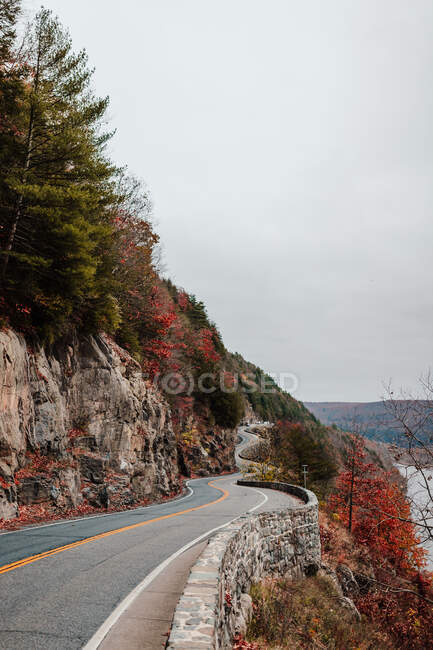 Route dans les montagnes — Photo de stock