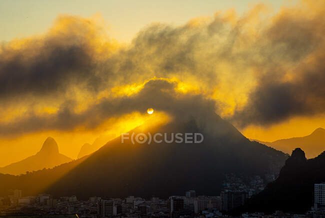 Río de Janeiro ciudad en el fondo de la naturaleza - foto de stock