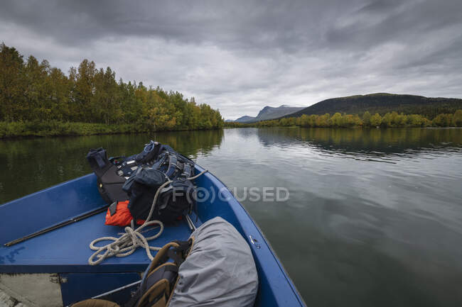 Small boat ferry carrying hikers from Kvikkjokk to trailhead of Kungsleden Trail, Lapland, Sweden — Stock Photo
