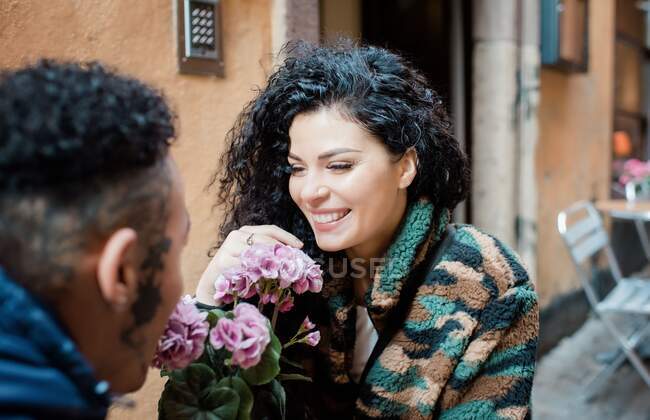 Woman having coffee with her boyfriend sat at a cafe outside in Europe — Stock Photo