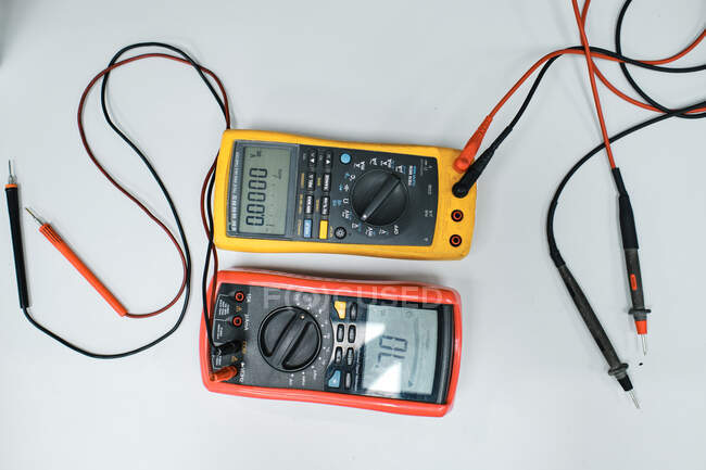 Dispositivo cablato utilizzato per misurare le correnti elettriche — Foto stock