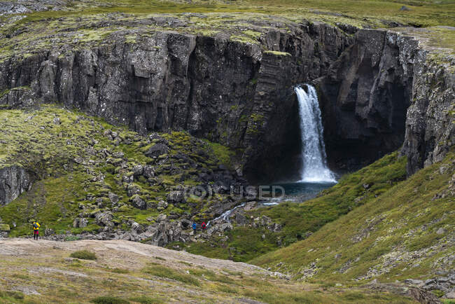 Cascada de Folaldafoss, Región Oriental, Islandia - foto de stock