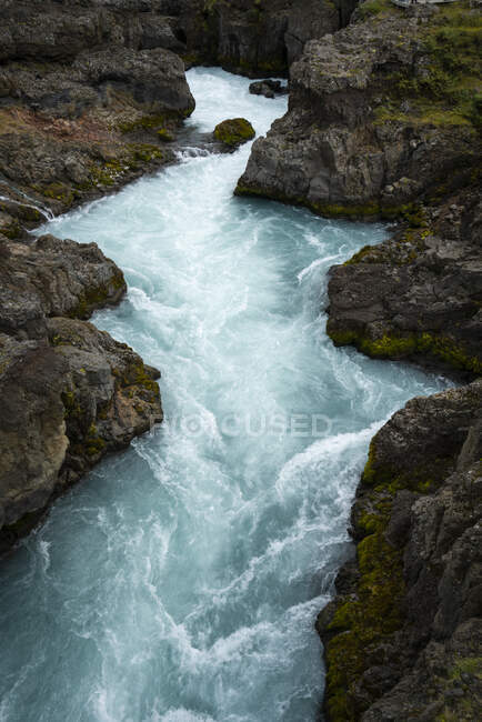 Rio Hvita na cachoeira Barnafoss, Islândia — Fotografia de Stock