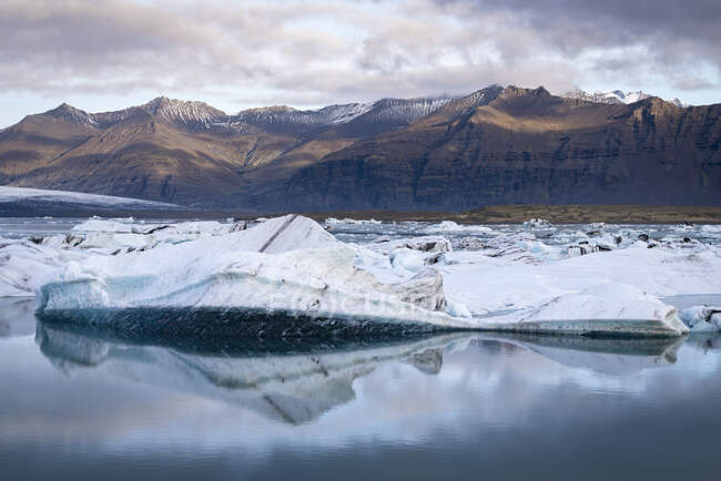Laguna ghiacciaio jokulsarlon, ghiacciaio ghiacciato — Foto stock