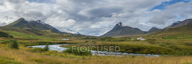 Schönheit in der Natur. erstaunliche Landschaft von Island — Stockfoto