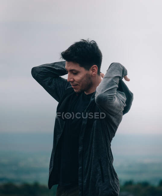 Young man sheltering in mountains — Stock Photo