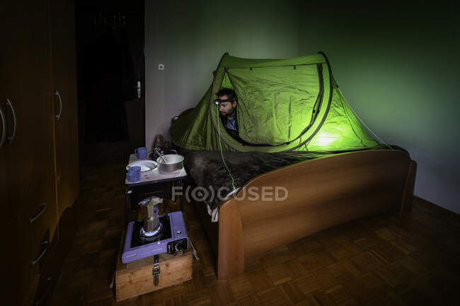 Indoor camping during the quarantine time — Stock Photo