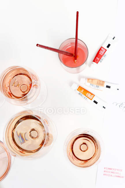 Create art while drinking wine and ros — Stock Photo