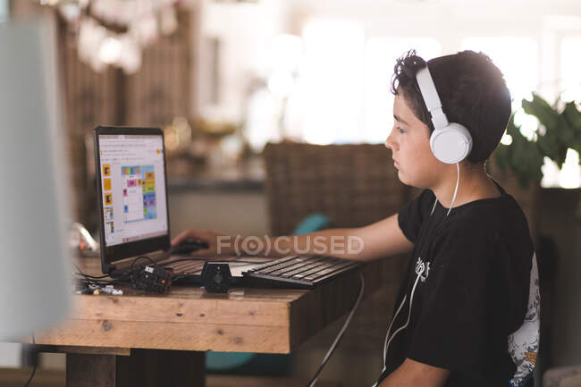 Boy doing his homework on laptop — Stock Photo