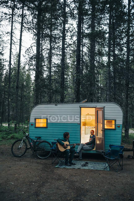 A couple camps in a trailer in Mt. Hood National Forest, OR. — Stock Photo