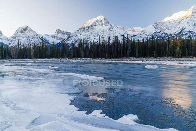 Beautiful landscape with snow-capped mountains and river — Stock Photo