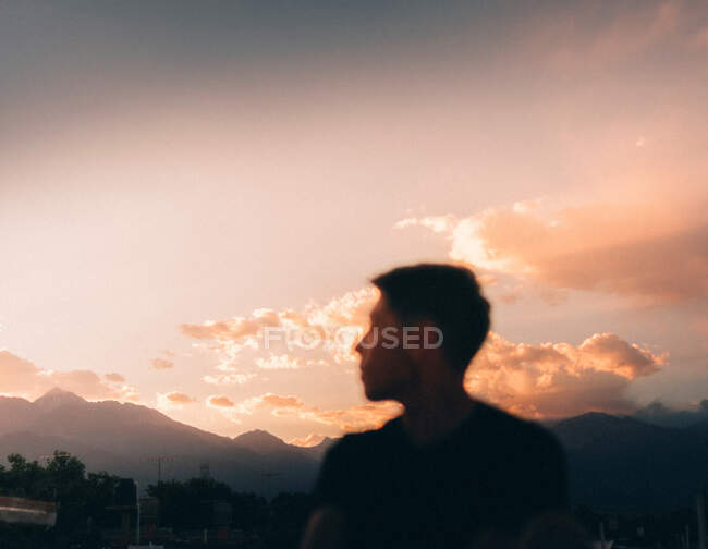 Man admiring the sunset with his face blurred — Stock Photo