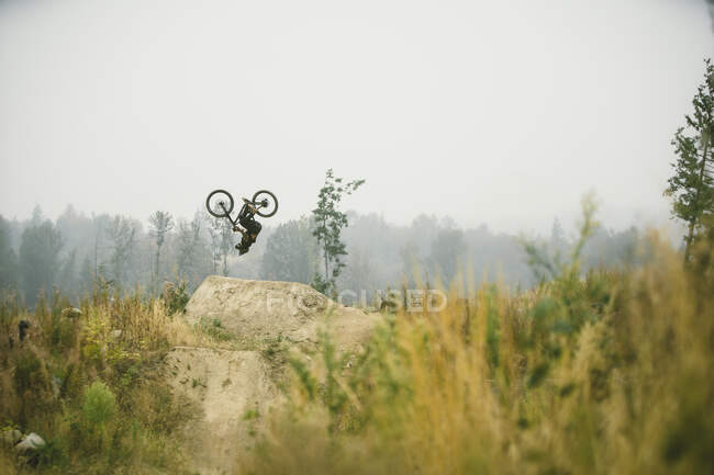 Mountain biker flipping a jump in Bellingham Washington — Stock Photo