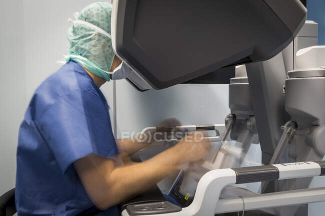 Close-up shot of surgeon in operating room at work — Stock Photo