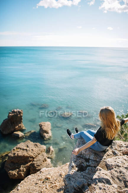 Água azul-turquesa na praia — Fotografia de Stock