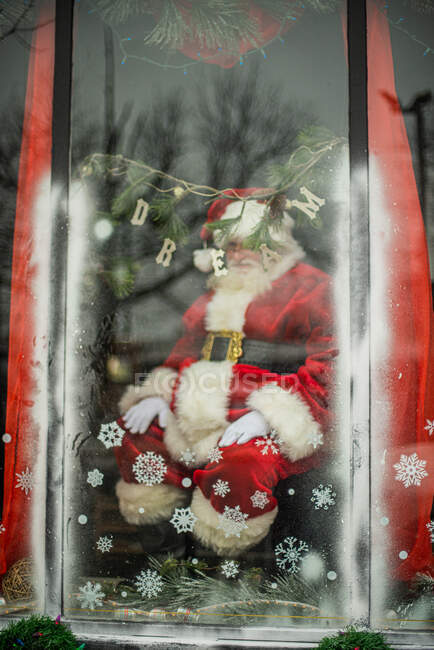 Der Weihnachtsmann im Schaufenster — Stockfoto