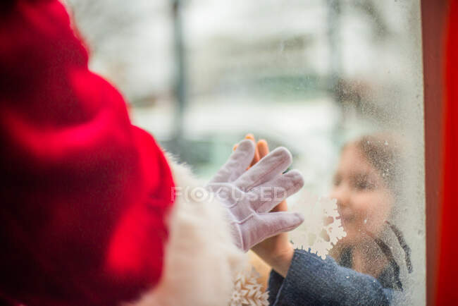 Conectando com o Papai Noel durante Covid — Fotografia de Stock