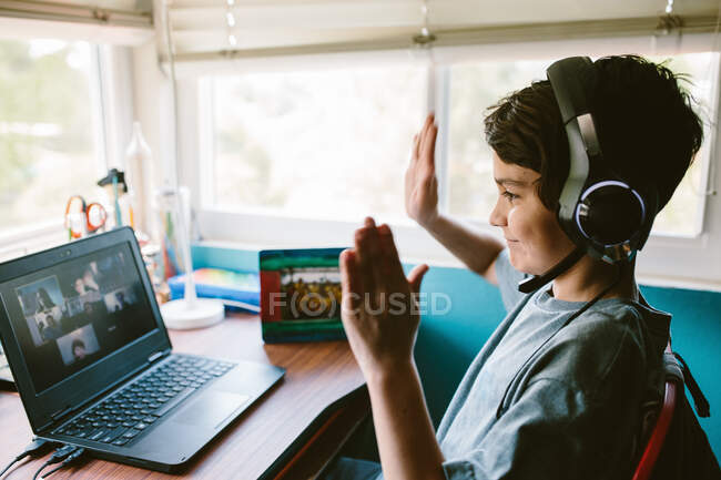 Boy Waves To Teacher And Classmates During A Zoom Class — Stock Photo
