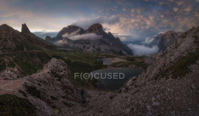 Beautiful landscape of the mountains in the morning — Stock Photo