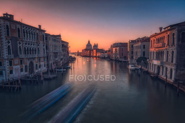 Venice floods the imagination with an atmosphere of creative nautical — Stock Photo