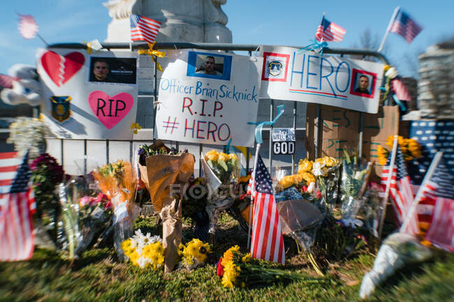 Memorial for Officer Sicknick who was killed in Jan 6 at US Capitol — Stock Photo