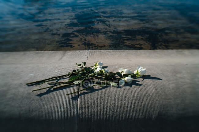 Flowers outside US Capitol in remembrance of those who died on Jan 6 — Stock Photo