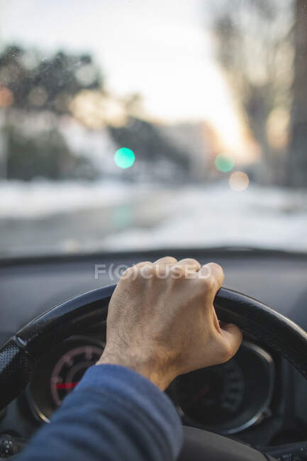 Visão de um motorista dentro de seu carro. — Fotografia de Stock