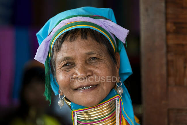 Close-up portrait of senior Kayan woman wearing traditional brass neck rings, Lake Inle, Nyaungshwe Township, Taunggyi District, Shan State, Myanmar — Stock Photo