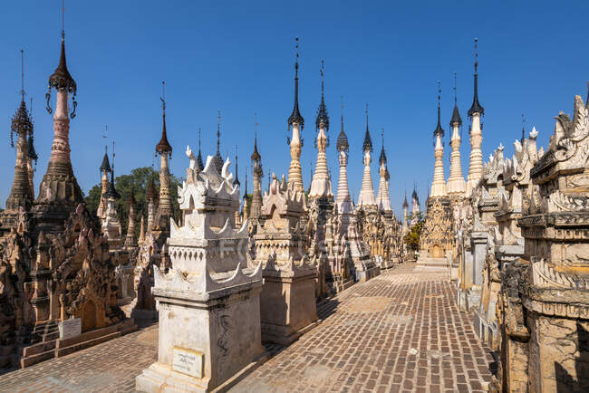 Pagodas de Kakku (AKA Mwe Taw Kakku Pagodas Complex), distrito de Taunggyi, estado de Shan, Myanmar - foto de stock