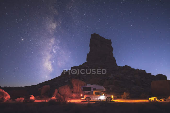 Красиве нічне зоряне небо з зірками та молочним способом — стокове фото