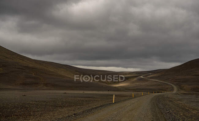 Gravel road on the Icelandic highlands — Stock Photo