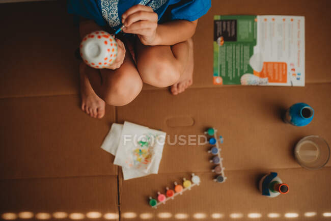 Child painting with paint kit — Stock Photo
