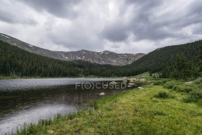 Beautiful landscape with river and mountains — Stock Photo