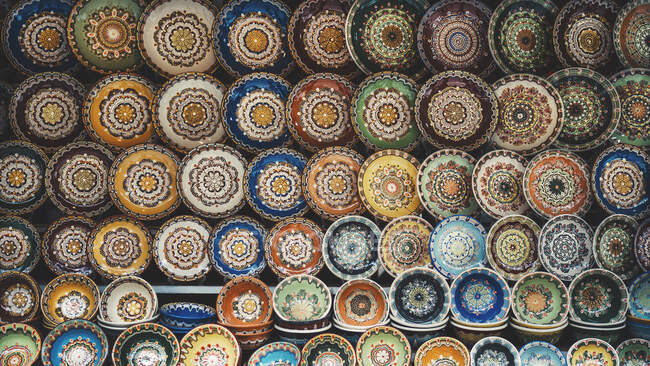 Красочная керамика ручной работы в Болгарии — стоковое фото