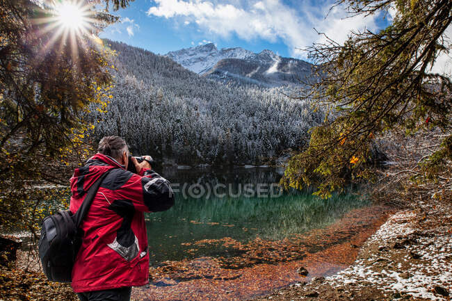 See in den Bergen zwischen Herbst und Winter — Stockfoto