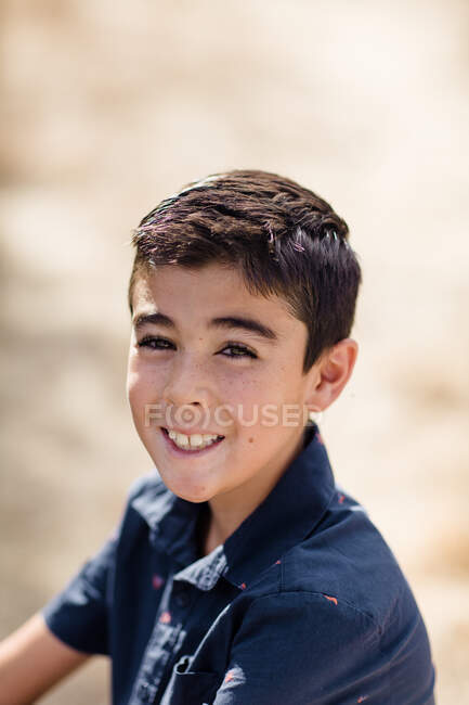 Tête de tournage de l'âge scolaire garçon à San Diego — Photo de stock