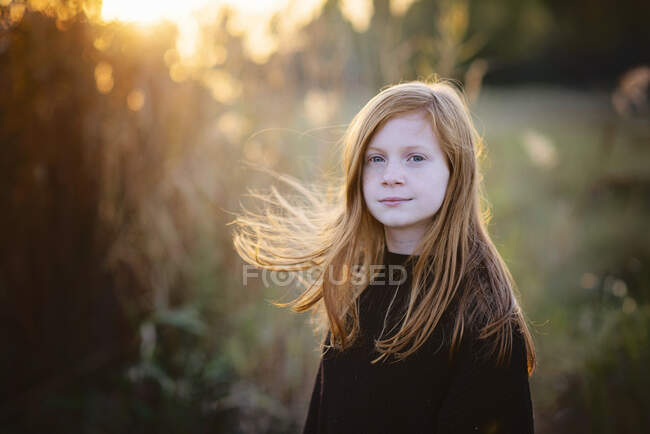 Portrait of a beautiful girl in a park — Stock Photo