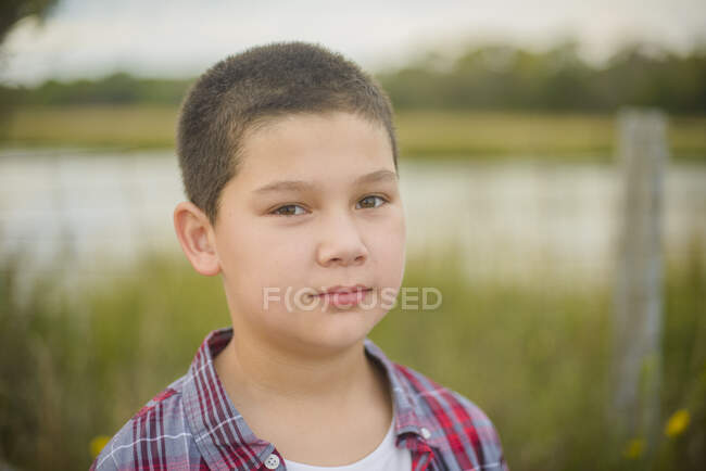 Ritratto di un ragazzo riservato — Foto stock