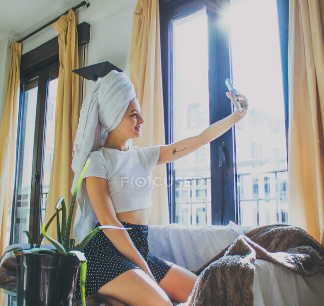 Happy smiling young woman in the hotel bedroom — Stock Photo