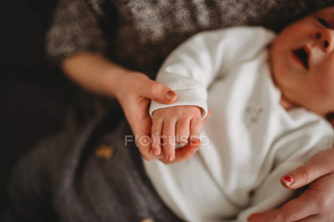 Close up of hands of baby and big sister — Stock Photo