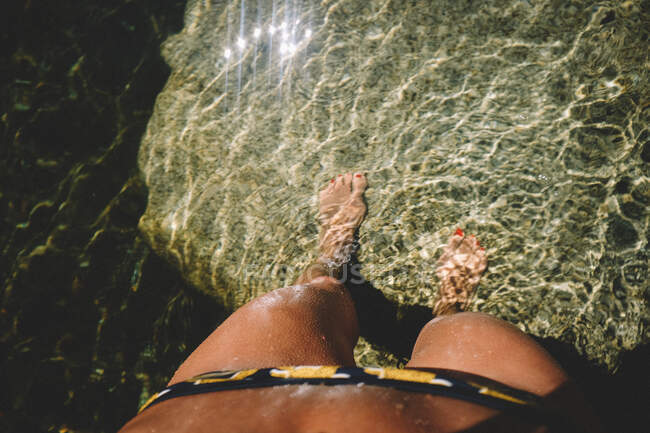 Goosebumps on Tan Legs looking down into clear sunkissed water — Stock Photo