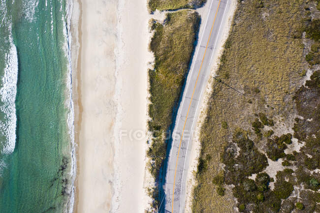 Vue aérienne de la plage avec la mer et l'océan — Photo de stock