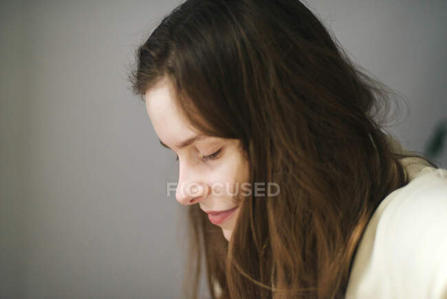 Portrait of smilling woman at home — Stock Photo