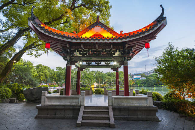 Chinese pagoda summer house in park — Stock Photo