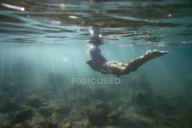 Girl  diving underwater  in the sea — Stock Photo
