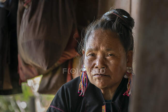 Ritratto di donna della tribù Akhu vicino a Kengtung, Myanmar — Foto stock